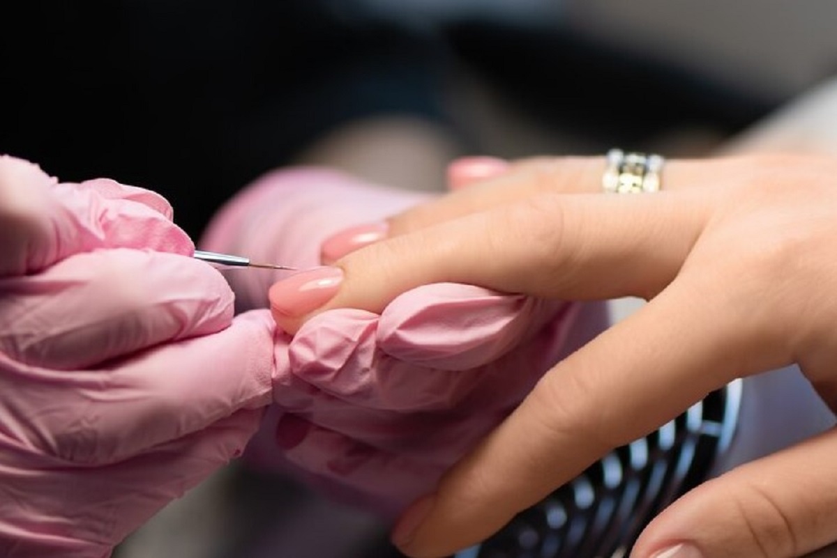 nail extensions in Dubai