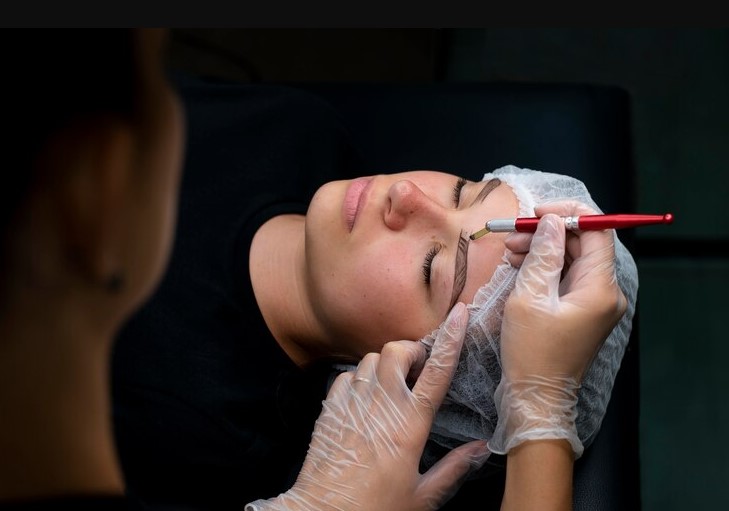 Eyebrow Threading in Dubai